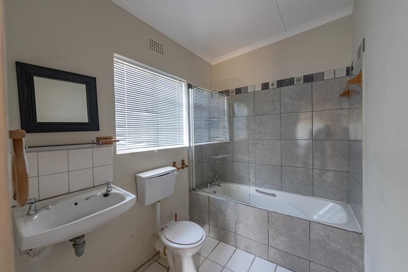 5 Bedroom Property for Sale in Riviersonderend Western Cape